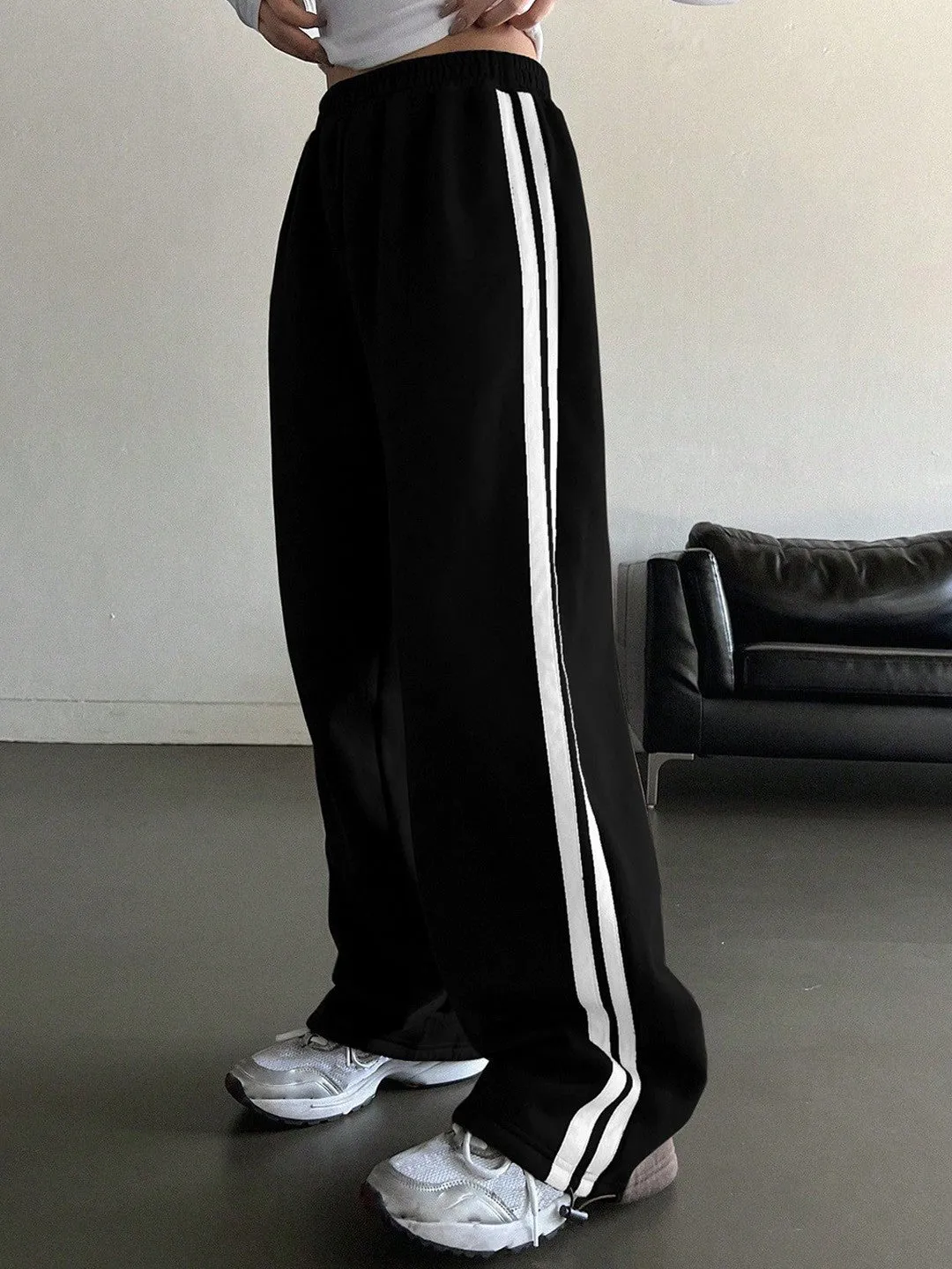 Black Knitted High-Rise Loose Fit Joggers