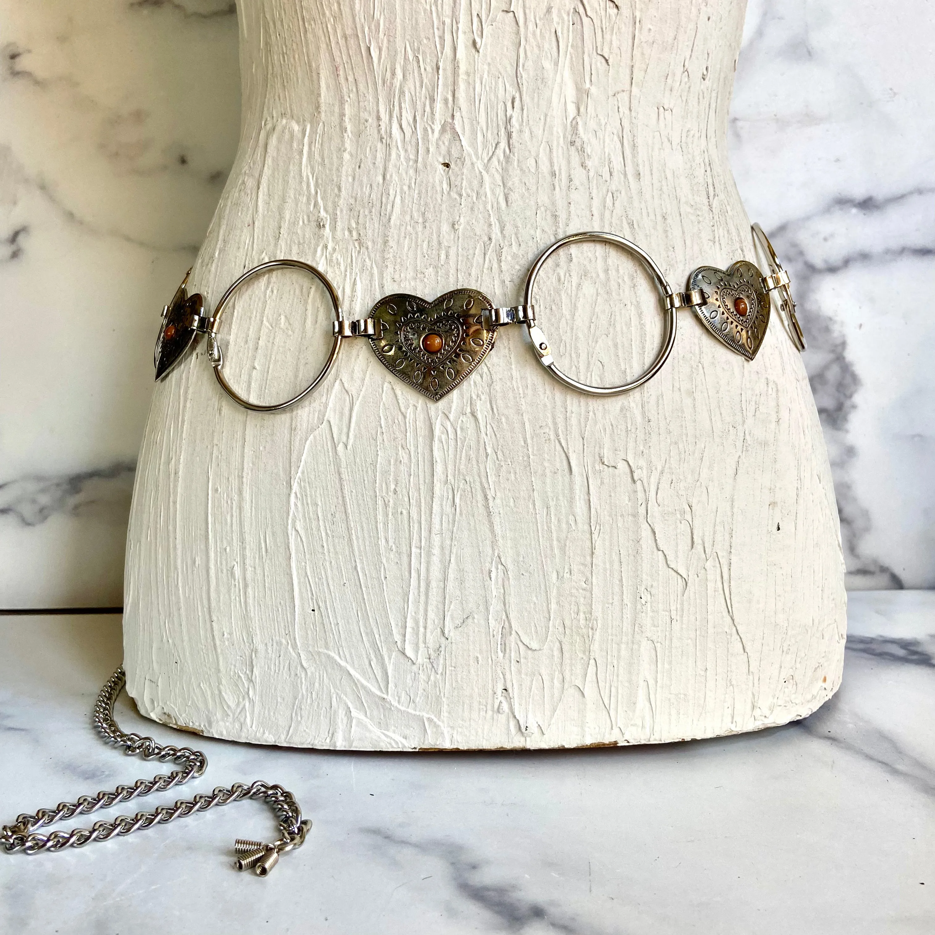 Circle and heart chain belt