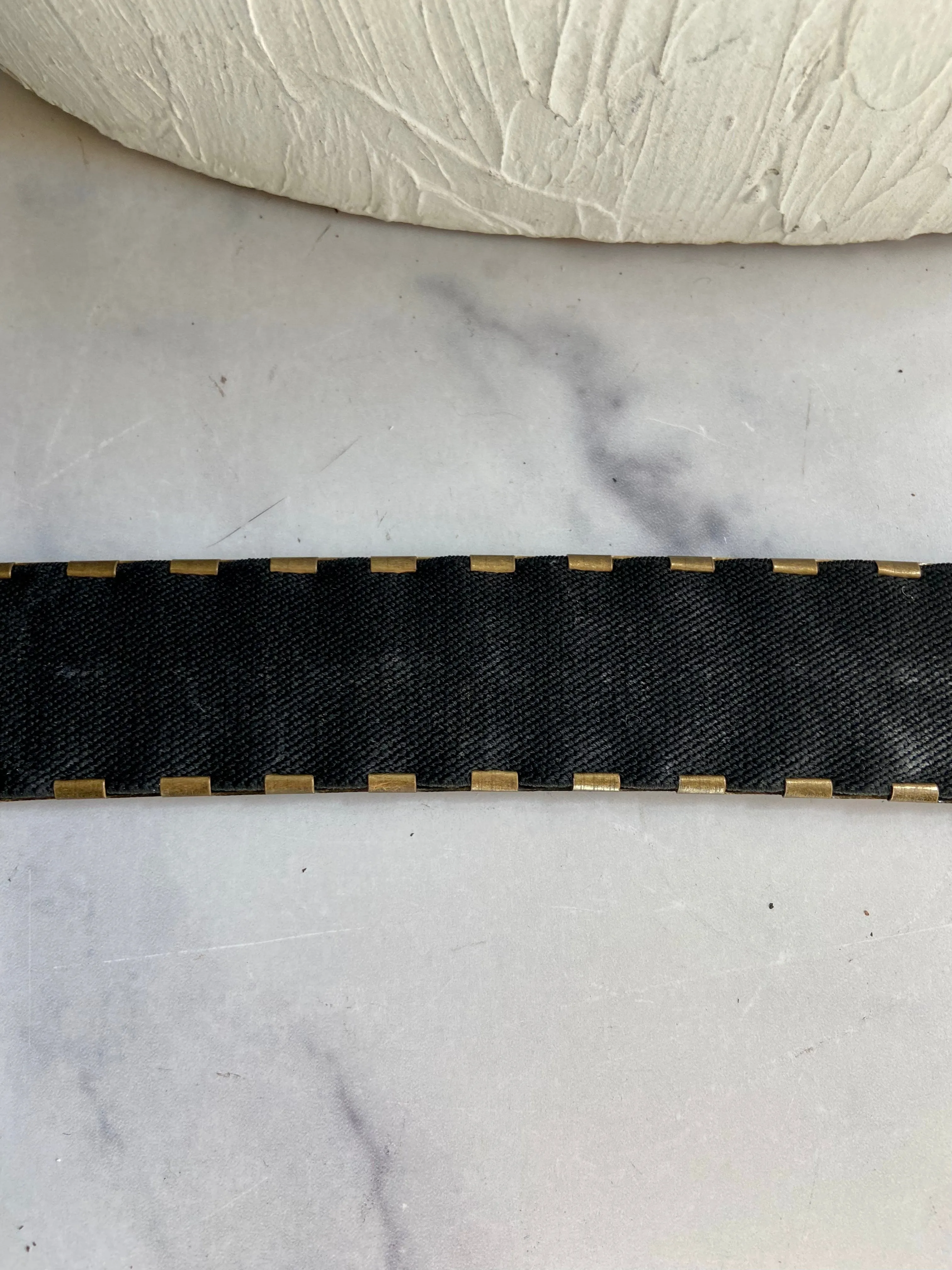 Elastic metal bronze belt